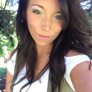 Meet your Posher, Brooke